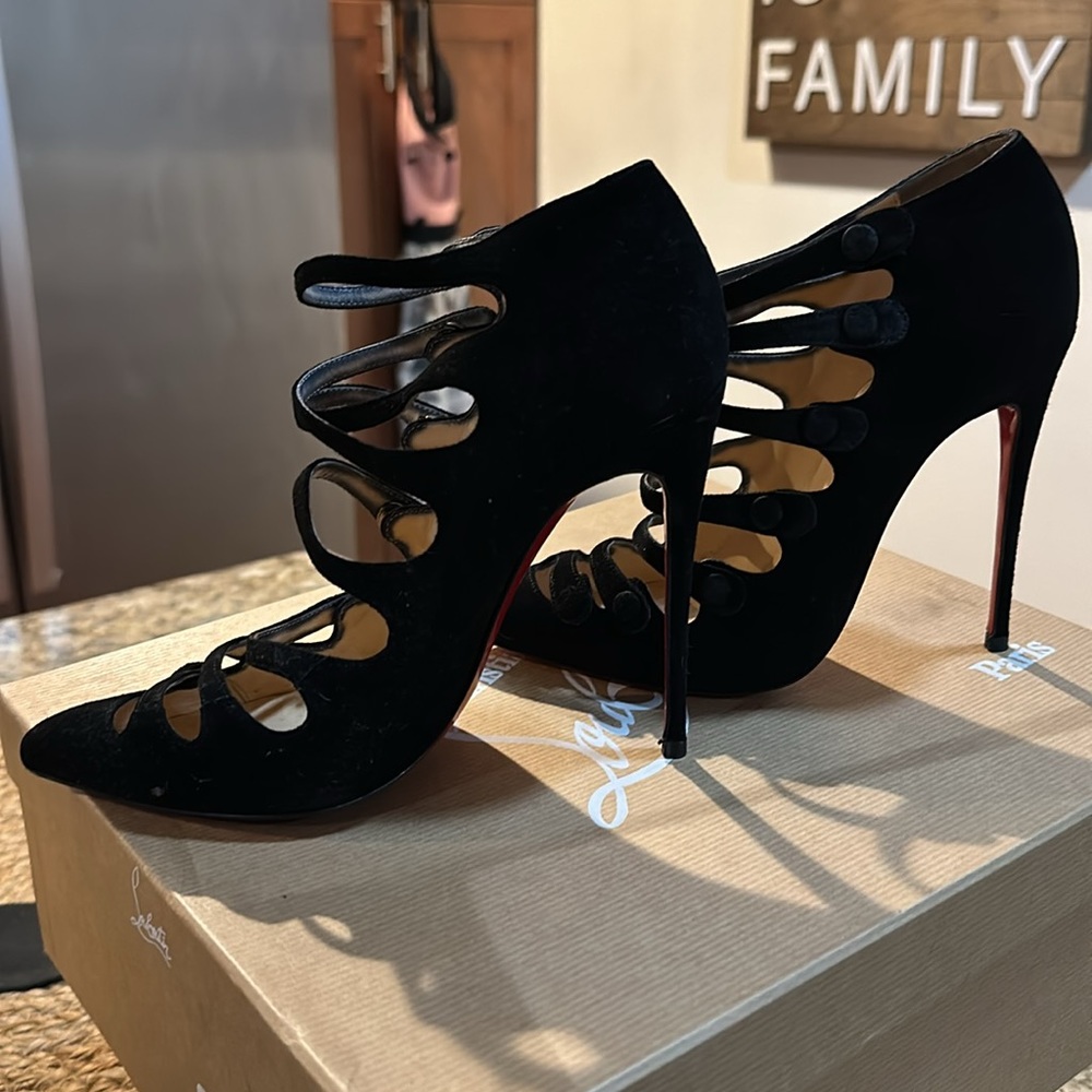 Red bottoms - Picture 3 of 8